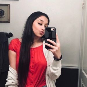 Meet your Posher, Elissa